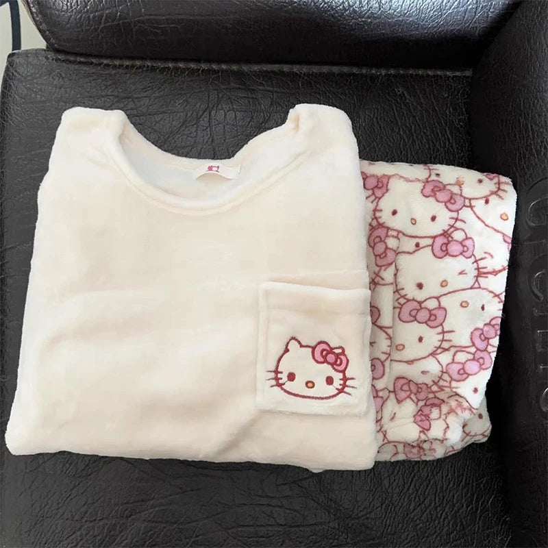 Pijama Peluciado Sanrio – Hello Kitty, Kuromi e Pochacco