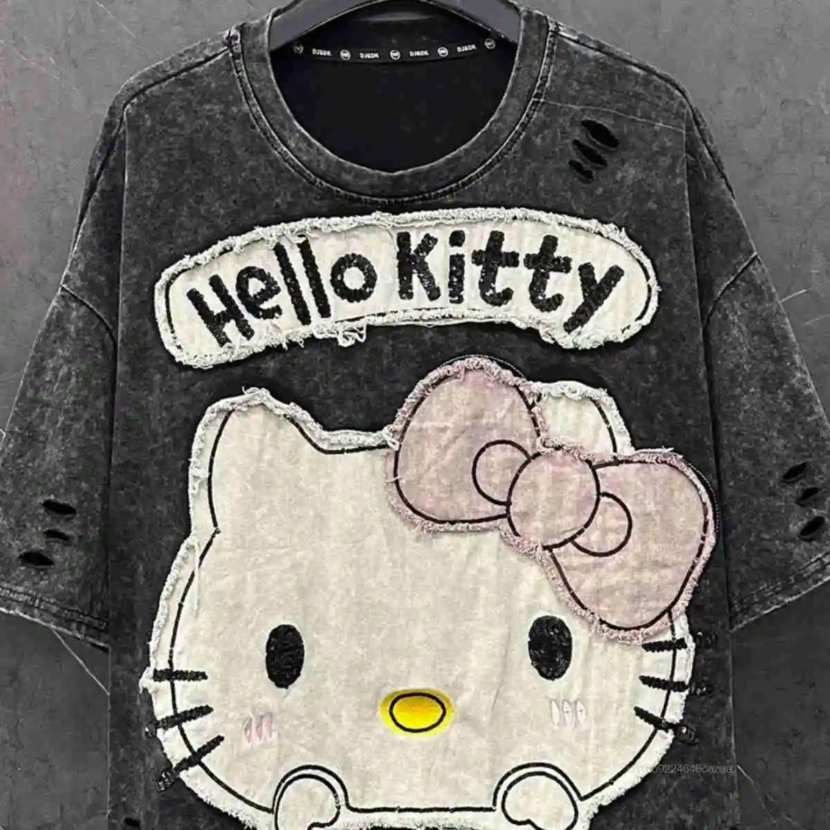 Camiseta Hello Kitty Y2K Destroyed