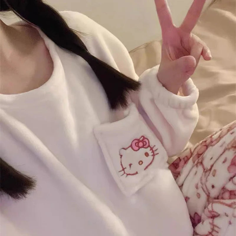 Pijama Peluciado Sanrio – Hello Kitty, Kuromi e Pochacco