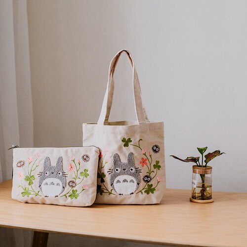 Bolsa Totoro & Flores – Bolsa + Necessaire