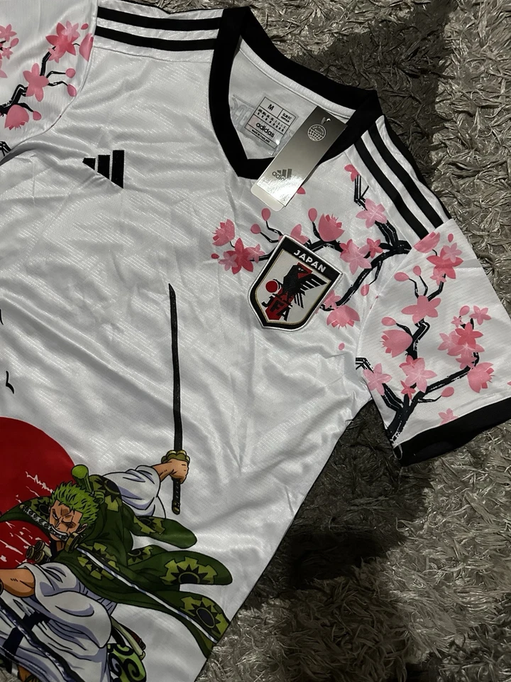 Camisa Japão 2024/2025 "Caçador de Piratas" | Edição Limitada Zoro