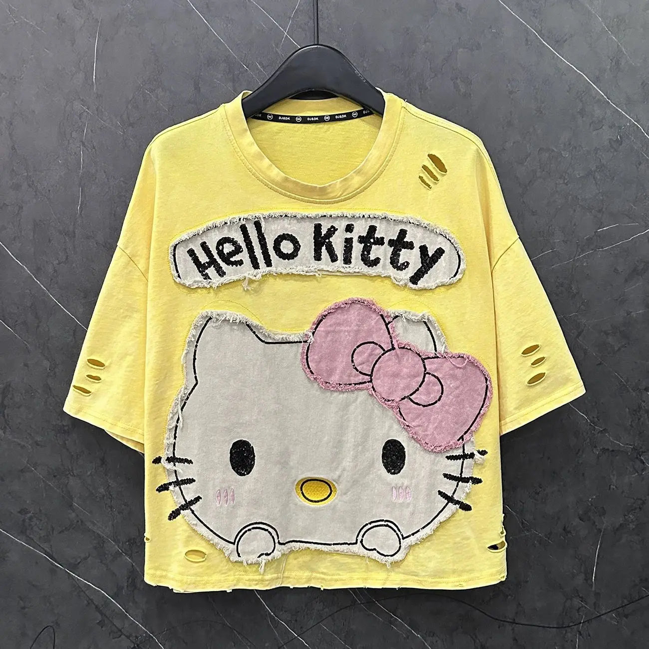 Camiseta Hello Kitty Y2K Destroyed