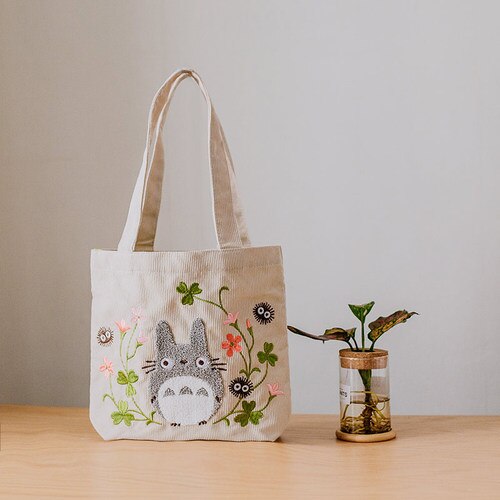 Bolsa Totoro & Flores – Bolsa + Necessaire